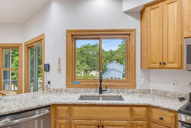 548 Fox River Hills DRIVE, Waterford, WI 53185