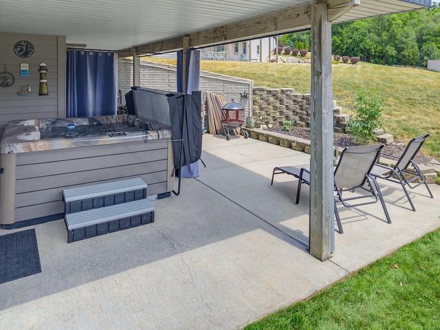 548 Fox River Hills DRIVE, Waterford, WI 53185