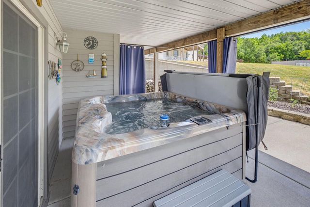 548 Fox River Hills DRIVE, Waterford, WI 53185