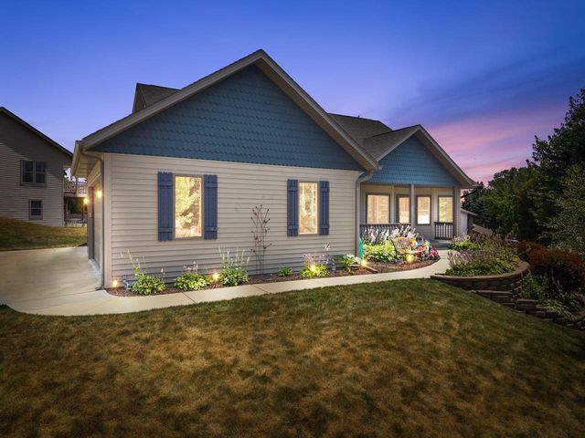 548 Fox River Hills DRIVE, Waterford, WI 53185