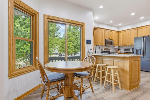 548 Fox River Hills DRIVE, Waterford, WI 53185
