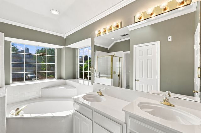 2740 Summertree Drive, Carrollton, TX 75006