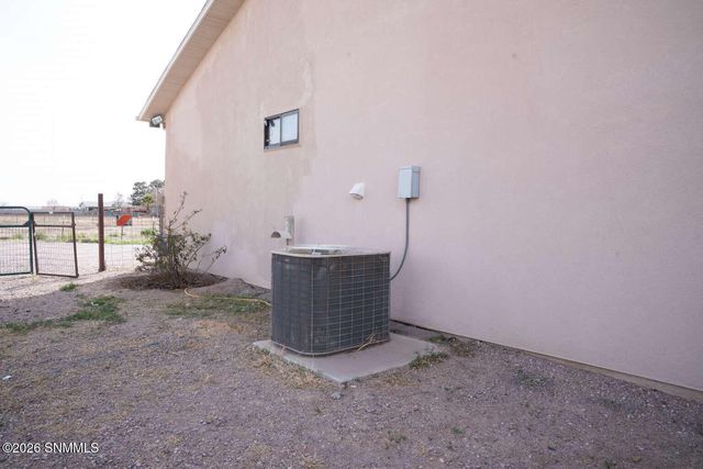 1507 Roadrunner Lane, Las Cruces, NM 88007