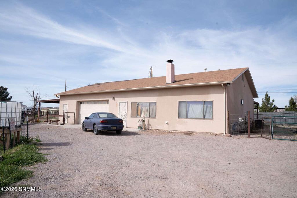 1507 Roadrunner Lane, Las Cruces, NM 88007