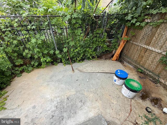 2447 INGERSOLL ST, Philadelphia, PA 19121