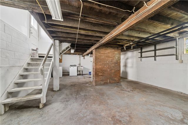 302 N 6th St, Hempfield Twp, PA 15697