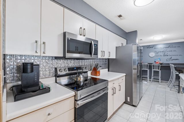 6833 Shiloh Ridge Lane, Charlotte, NC 28212