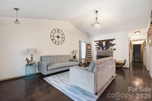 6833 Shiloh Ridge Lane, Charlotte, NC 28212