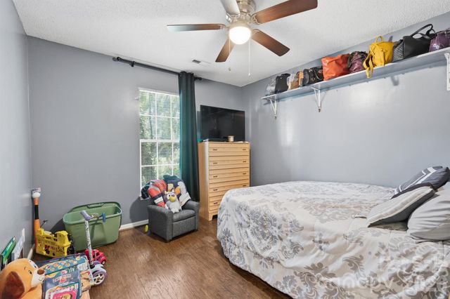 6833 Shiloh Ridge Lane, Charlotte, NC 28212