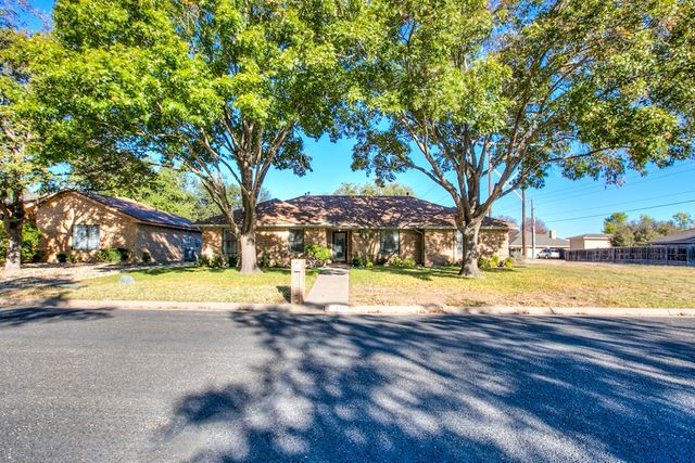 3214 Cedarhill Dr, San Angelo, TX 76904