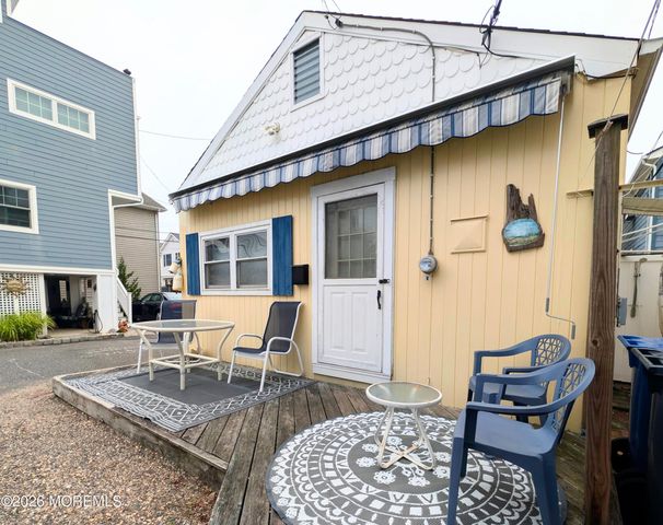 105 W Surf Way, Lavallette, NJ 08735