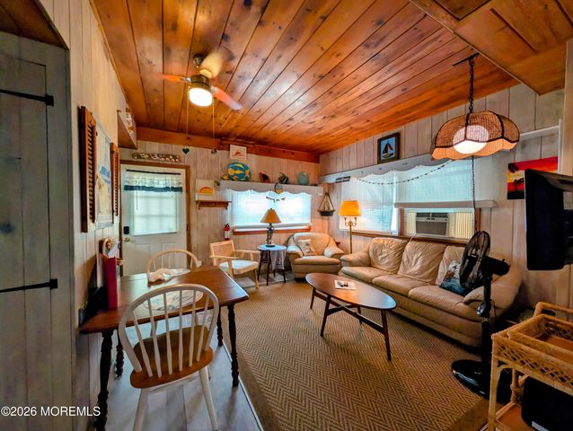 105 W Surf Way, Lavallette, NJ 08735