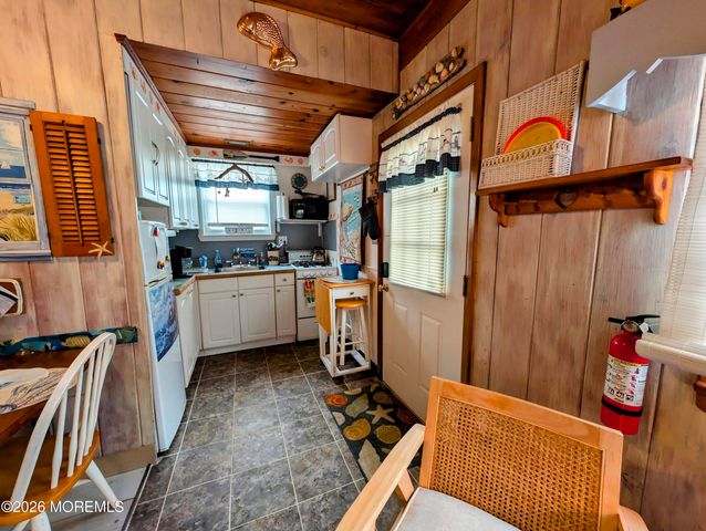 105 W Surf Way, Lavallette, NJ 08735