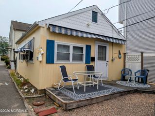 105 W Surf Way, Lavallette, NJ 08735