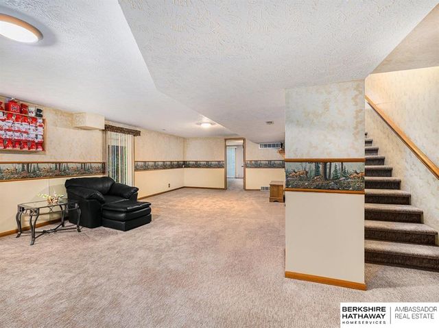 420 Waldruh Drive, Bellevue, NE 68005