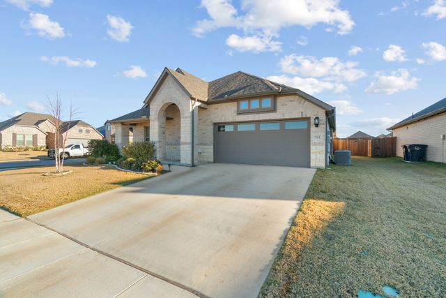 701 Bass Lake Lane, Cleburne, TX 76033