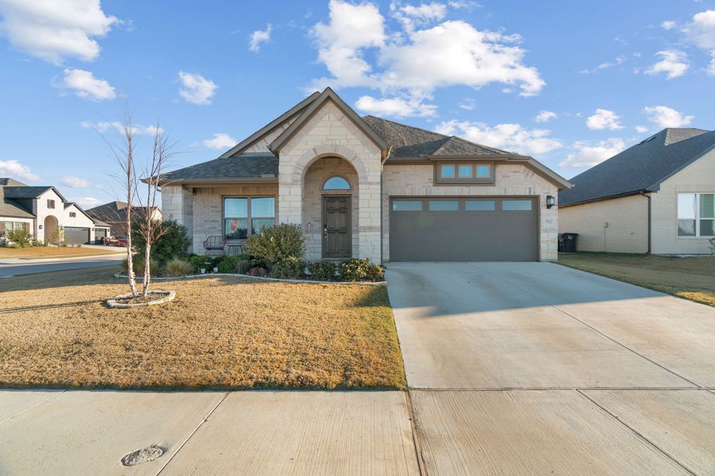 701 Bass Lake Lane, Cleburne, TX 76033