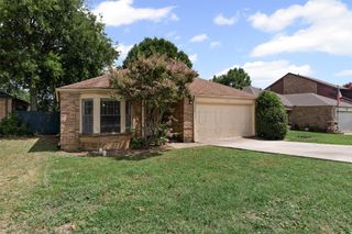 841 Country Club Place, Grand Prairie, TX 75052