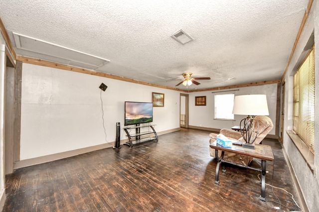 204 S 4th Street, Alvin, TX 77511