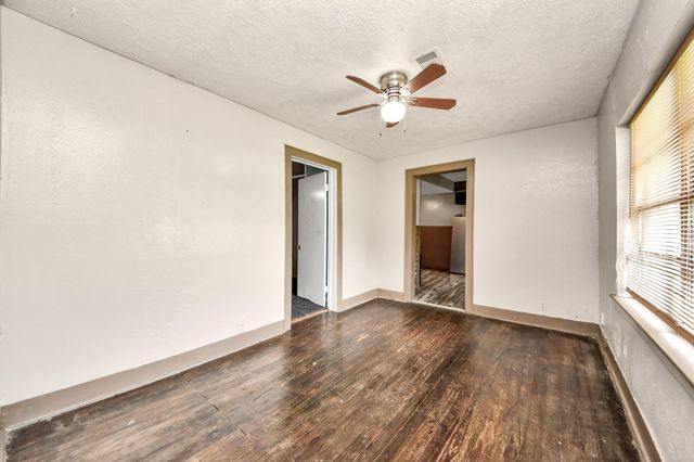 204 S 4th Street, Alvin, TX 77511