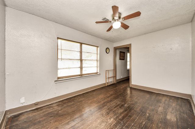 204 S 4th Street, Alvin, TX 77511