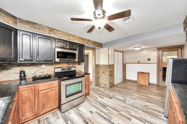 204 S 4th Street, Alvin, TX 77511