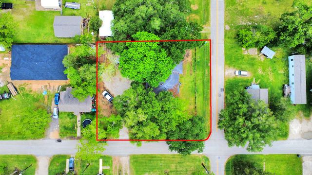 204 S 4th Street, Alvin, TX 77511