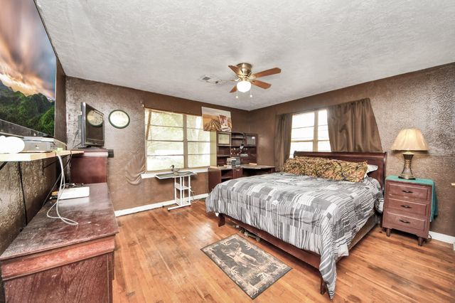 204 S 4th Street, Alvin, TX 77511