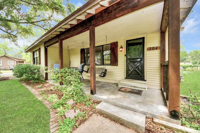 204 S 4th Street, Alvin, TX 77511