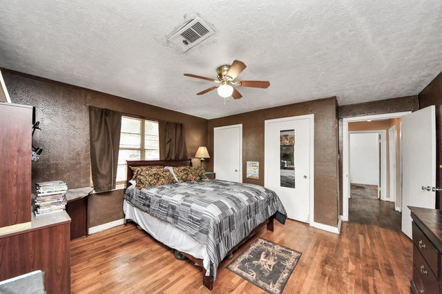 204 S 4th Street, Alvin, TX 77511