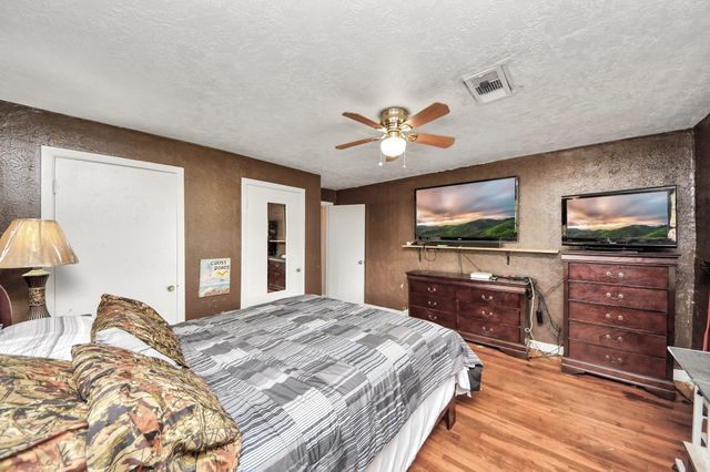 204 S 4th Street, Alvin, TX 77511