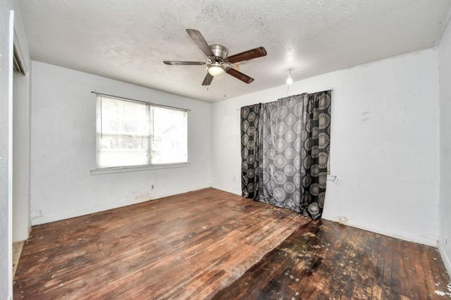204 S 4th Street, Alvin, TX 77511