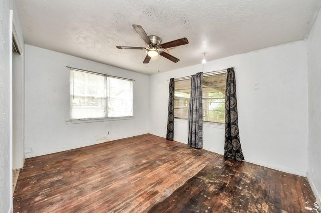 204 S 4th Street, Alvin, TX 77511