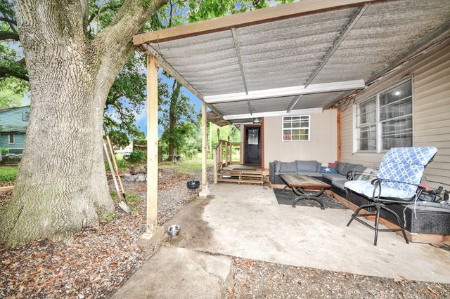 204 S 4th Street, Alvin, TX 77511
