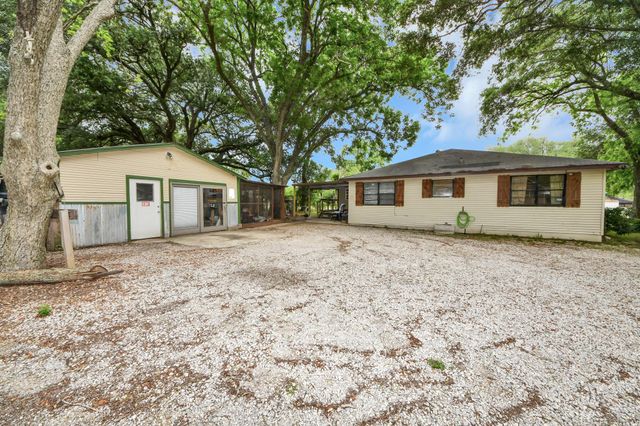 204 S 4th Street, Alvin, TX 77511