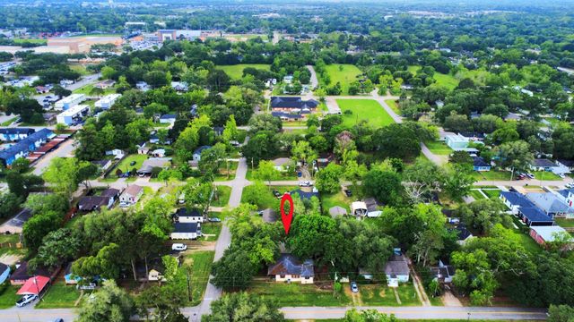 204 S 4th Street, Alvin, TX 77511