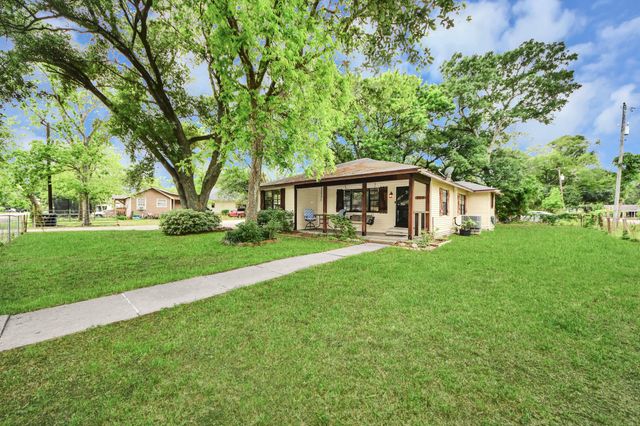 204 S 4th Street, Alvin, TX 77511