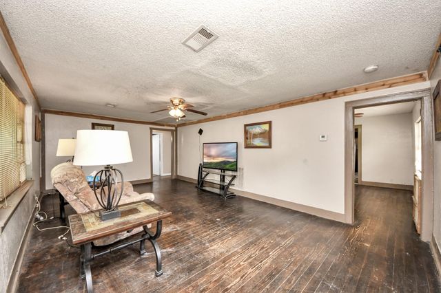 204 S 4th Street, Alvin, TX 77511