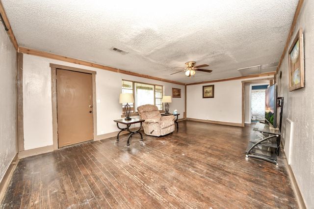204 S 4th Street, Alvin, TX 77511