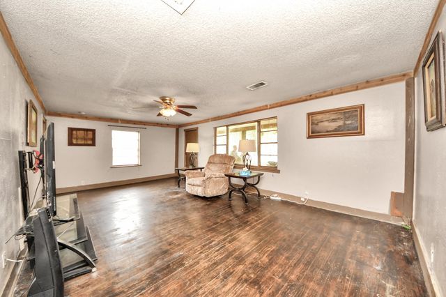 204 S 4th Street, Alvin, TX 77511