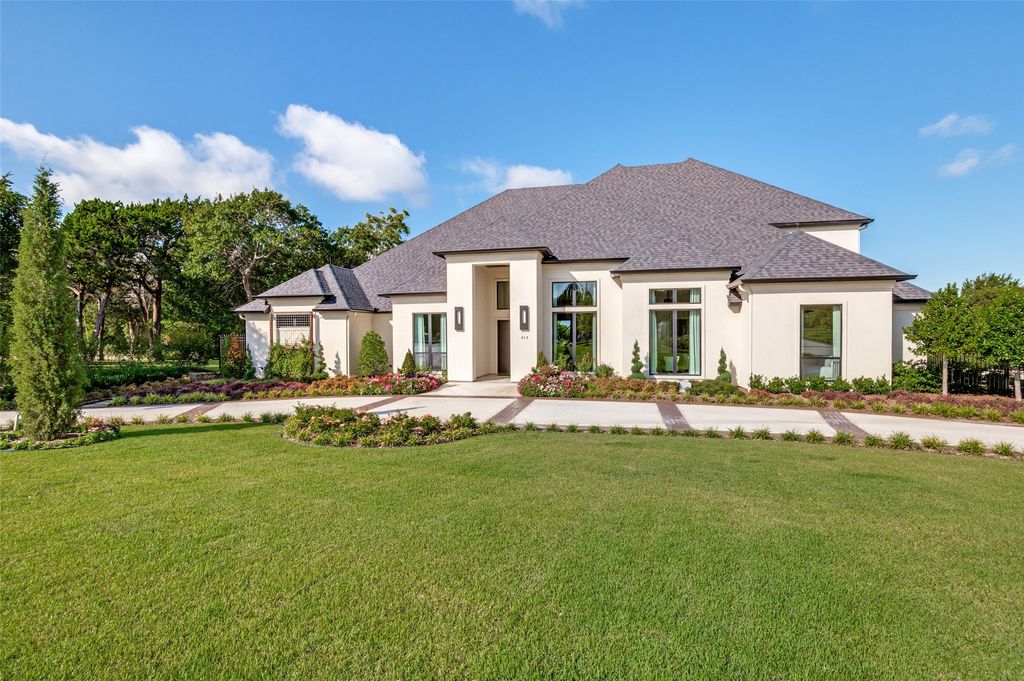 819 Bluff Ridge Drive, Cedar Hill, TX 75104 — exterior