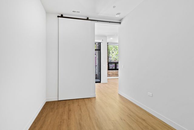 1550 W Monroe Street 203, Chicago, IL 60607