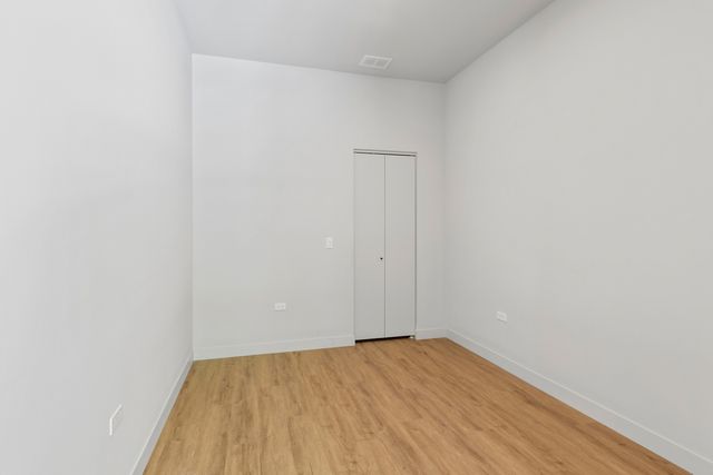 1550 W Monroe Street 203, Chicago, IL 60607