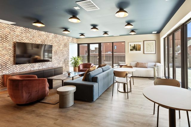 1550 W Monroe Street 203, Chicago, IL 60607