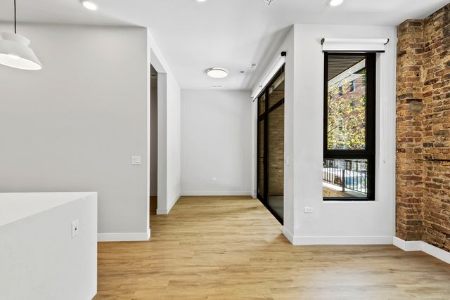 1550 W Monroe Street 203, Chicago, IL 60607