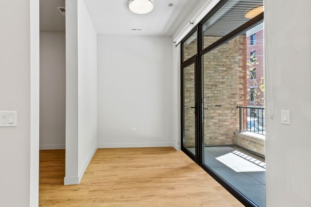 1550 W Monroe Street 203, Chicago, IL 60607