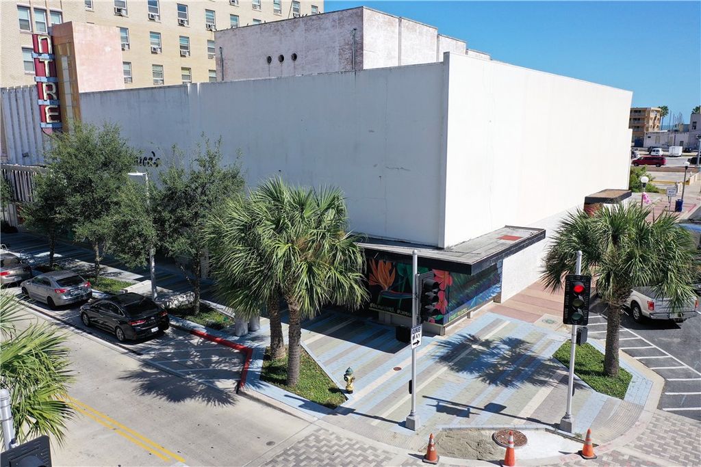 404 N Chaparral St, Corpus Christi, TX 78401 — exterior