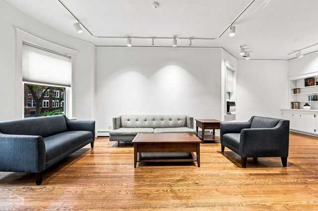 5402 S UNIVERSITY Avenue, Chicago, IL 60615