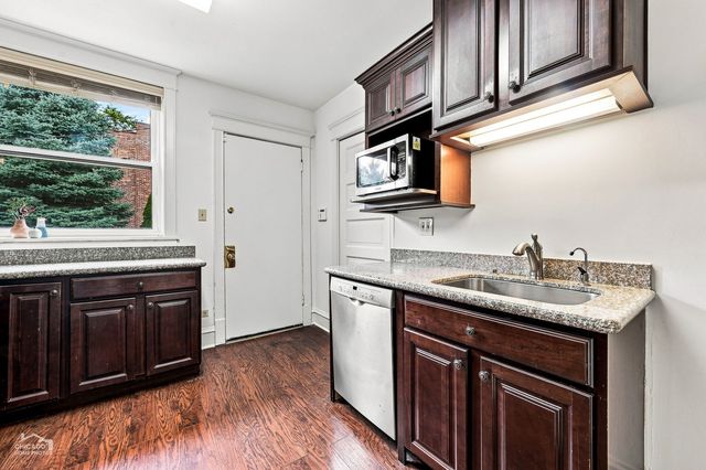 5402 S UNIVERSITY Avenue, Chicago, IL 60615