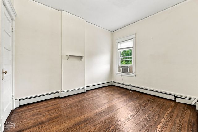 5402 S UNIVERSITY Avenue, Chicago, IL 60615